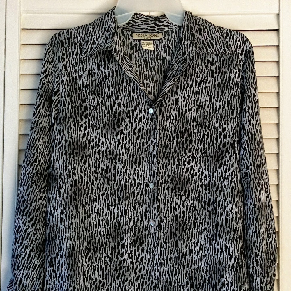 🌵NOTATIONS Button Down Blouse